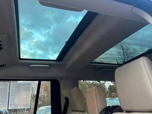 Used 2016 Land Rover LR4 HSE image 24