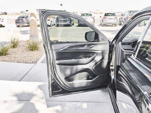 Used 2024 Jeep Grand Cherokee Altitude RWD image 15