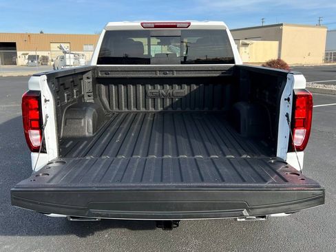 Used 2025 GMC Sierra 1500 Elevation image 9