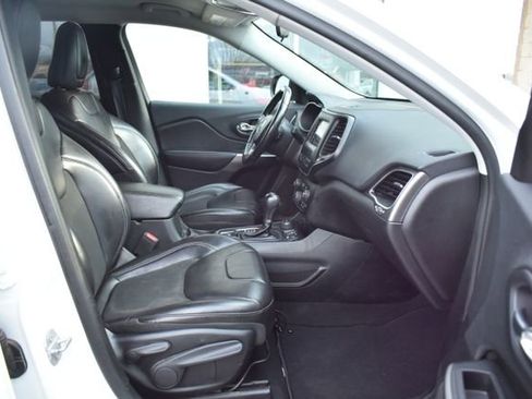 Used 2019 Jeep Cherokee Latitude Plus image 39