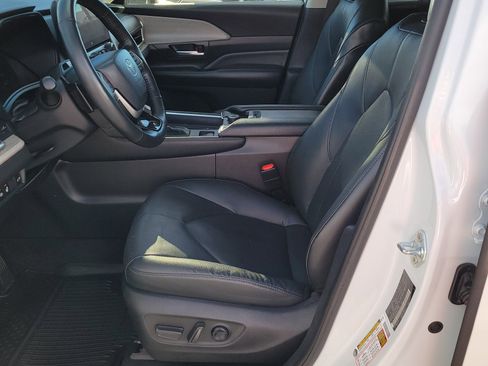Used 2024 Toyota Grand Highlander Platinum image 6