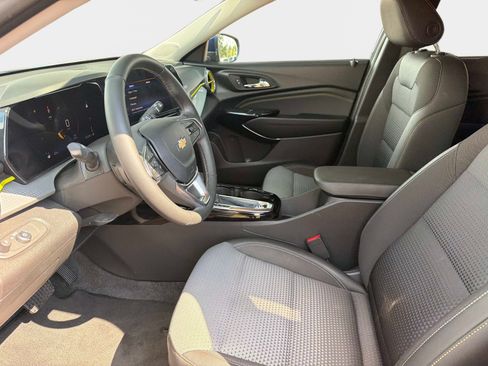 Used 2024 Chevrolet Trax LT w/ Driver Confidence Package FWD image 21