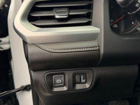 Used 2022 GMC Acadia SLE w/ Driver Convenience Package image 15