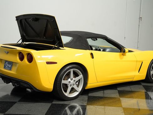 Used 2005 Chevrolet Corvette Convertible w/ Performance Handling Package image 39