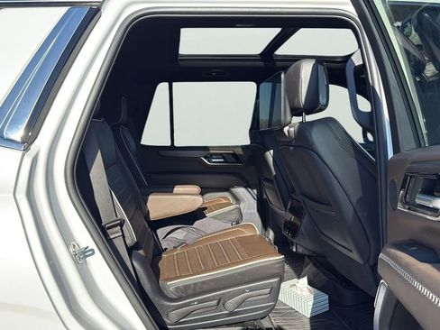 Used 2025 GMC Yukon Denali Ultimate w/ LPO, Floor Liner Package image 12