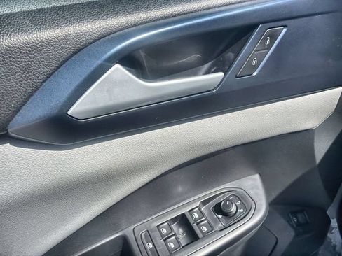 Used 2023 Volkswagen Taos SE w/ Panoramic Sunroof Package FWD image 22