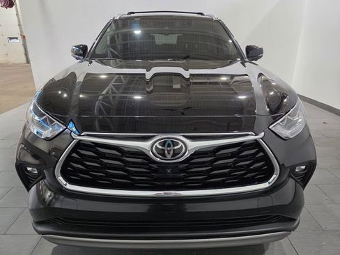 Used 2025 Toyota Highlander Platinum AWD/4WD image 8
