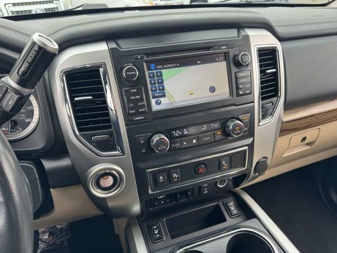 Used 2016 Nissan Titan SL image 31