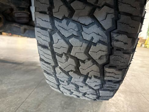 Used 2024 Chevrolet Silverado 2500 LT AWD/4WD image 54