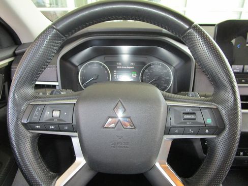 Used 2024 Mitsubishi Outlander SE image 27