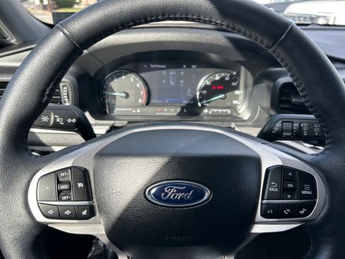 Used 2023 Ford Explorer XLT image 24