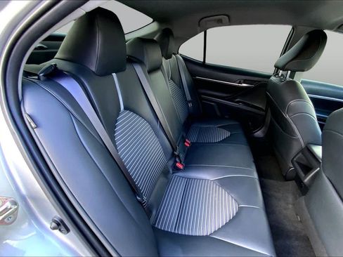 Used 2019 Toyota Camry SE FWD image 18