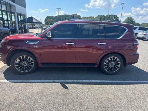 Used 2022 Nissan Armada Platinum w/ Captain's Chairs Package RWD image 2