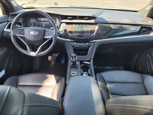 Certified 2025 Cadillac XT6 Premium Luxury FWD image 16