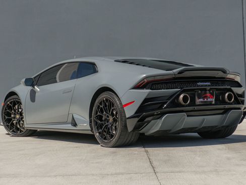 Used 2022 Lamborghini Huracan EVO RWD image 9