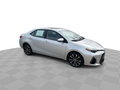 Used 2017 Toyota Corolla SE w/ SE Premium Package FWD image 3
