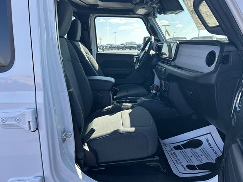 New 2025 Jeep Gladiator Sport AWD/4WD image 15