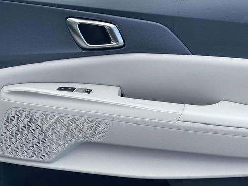 New 2026 Kia Carnival EX image 17