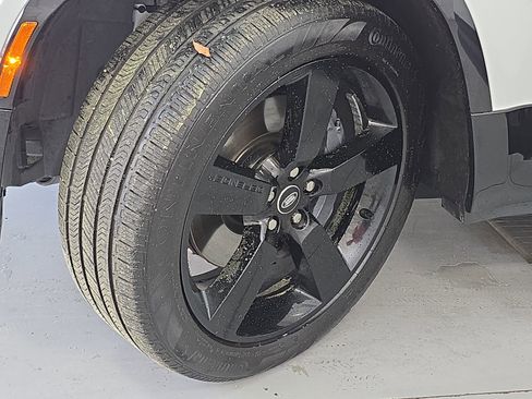 Certified 2025 Land Rover Defender 110 X-Dynamic SE image 32