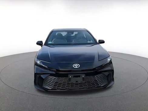 Used 2025 Toyota Camry SE image 5