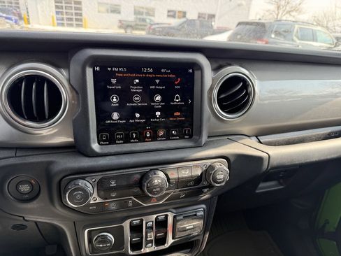 Used 2019 Jeep Wrangler Unlimited Sahara image 9