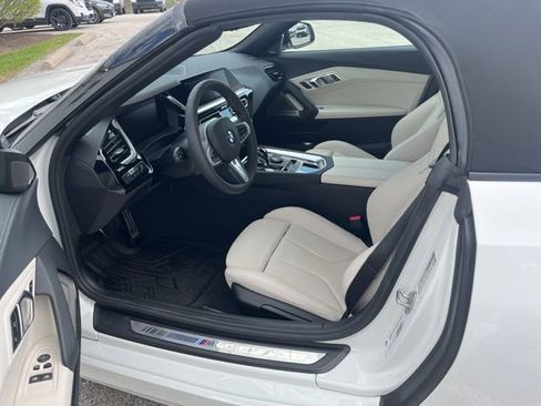 Used 2026 BMW Z4 M40i w/ Premium Package image 2