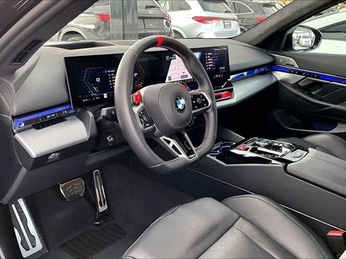 Used 2025 BMW M5 w/ Executive Package image 17