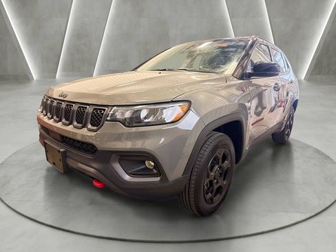 Used 2023 Jeep Compass Trailhawk AWD/4WD image 3