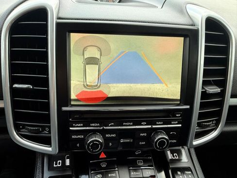 Used 2016 Porsche Cayenne S image 19