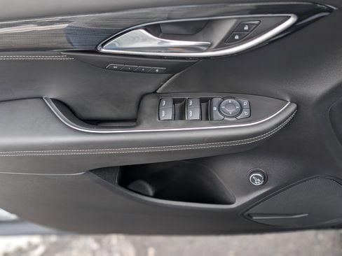 Used 2023 Buick Envision Essence image 30