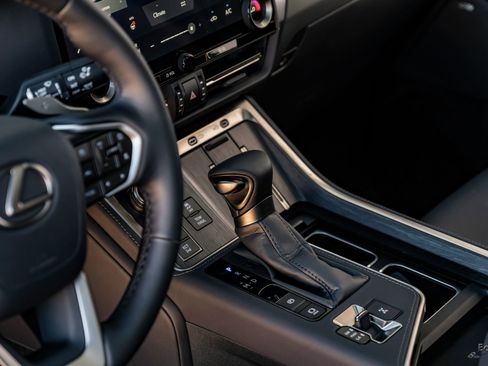 Used 2025 Lexus GX 550 w/ Accessory Package (2T) image 50