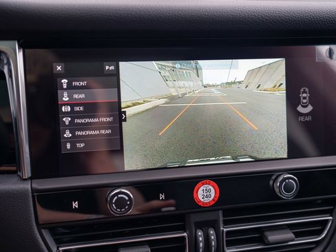 New 2026 Porsche Macan image 19