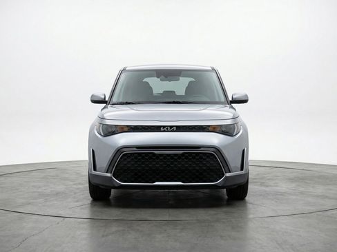 Used 2025 Kia Soul LX w/ LX Technology Package FWD image 2