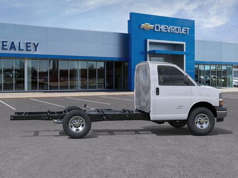 New 2025 Chevrolet Express 3500 w/ Power Convenience Package image 39
