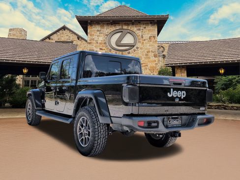 Used 2021 Jeep Gladiator Overland w/ Popular Equipment Package AWD/4WD image 3