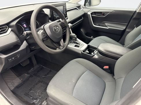 Used 2021 Toyota RAV4 LE AWD/4WD image 10