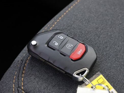 New 2025 Jeep Gladiator Sport image 32