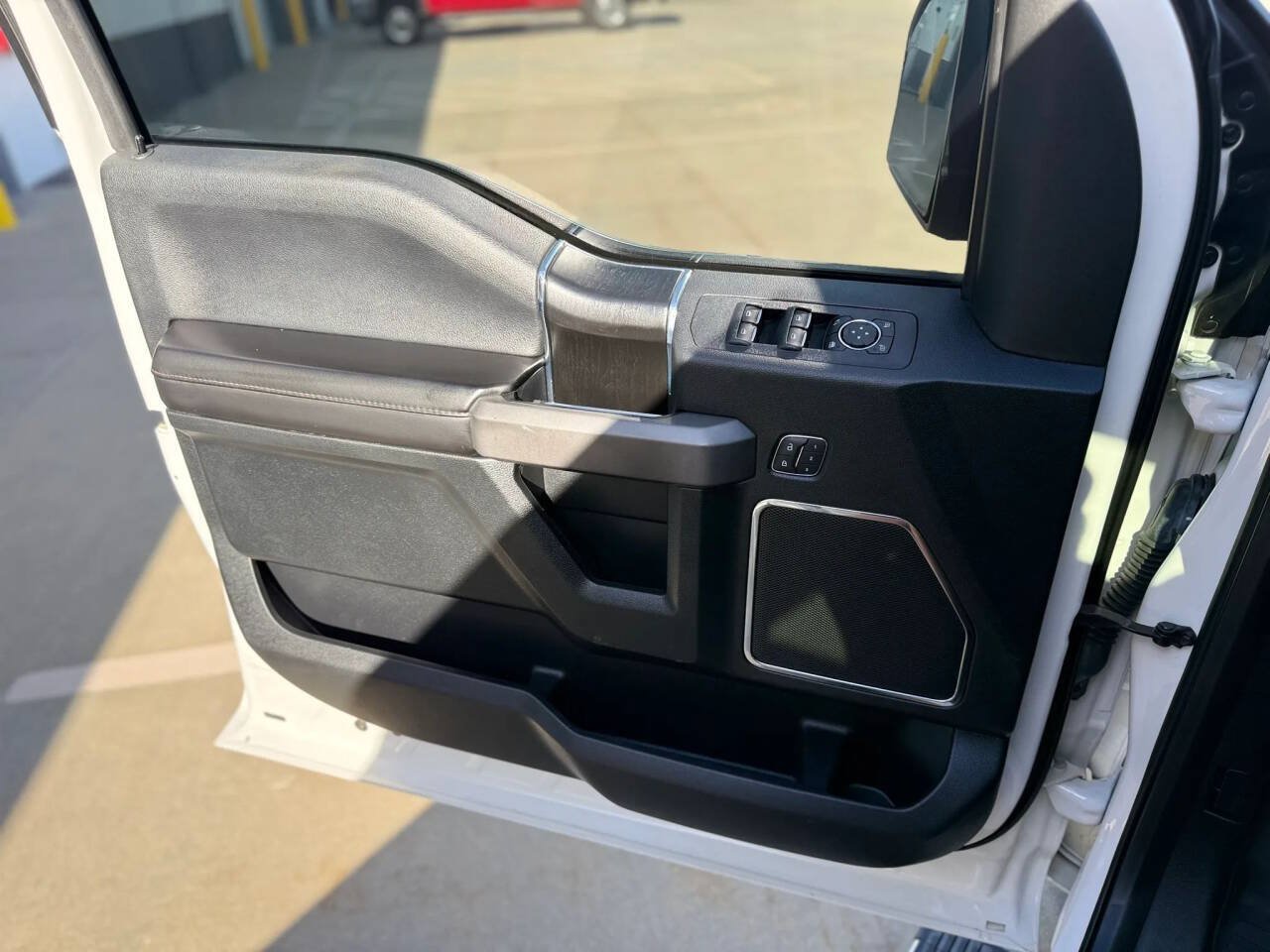 Used 2019 Ford F150 Platinum w/ Equipment Group 701A Luxury AWD/4WD image 15