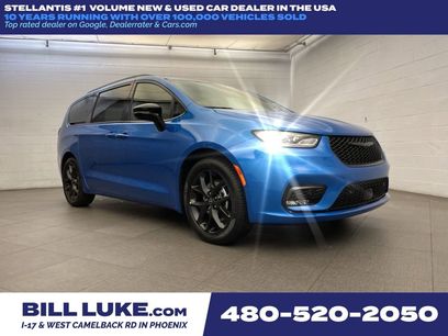 New 2026 Chrysler Pacifica Select w/ S Appearance Package