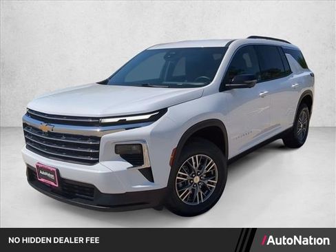 Used 2024 Chevrolet Traverse LT FWD image 1