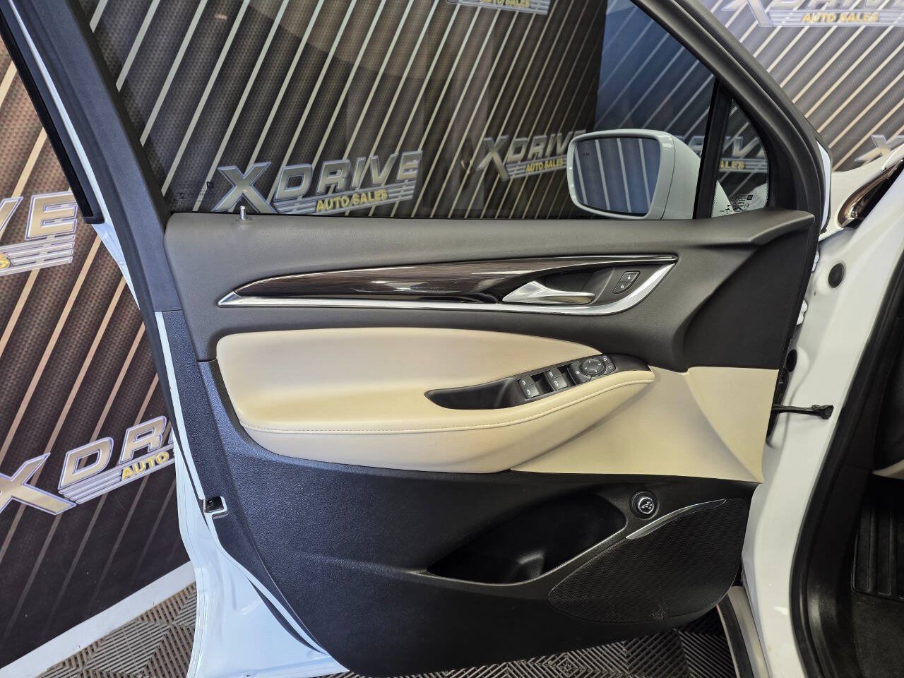 Used 2020 Buick Enclave Essence FWD image 17