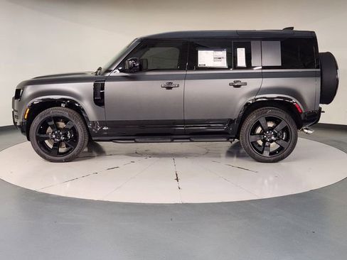 New 2026 Land Rover Defender 110 V8 image 5