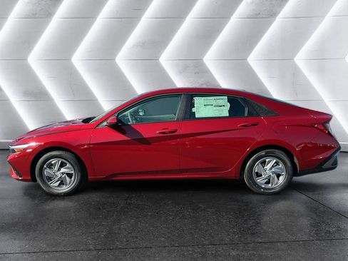 Used 2026 Hyundai Elantra SE FWD image 5