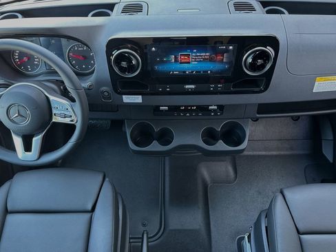 Used 2024 Mercedes-Benz Sprinter 4500 image 12