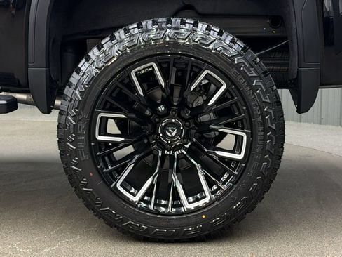 Used 2026 GMC Sierra 1500 SLT w/ SLT Premium Plus Package AWD/4WD image 12