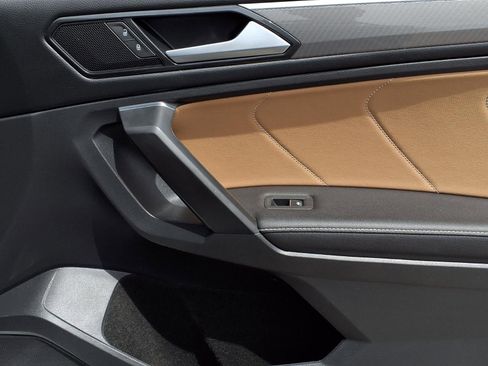Certified 2023 Volkswagen Tiguan SE R-Line FWD image 27