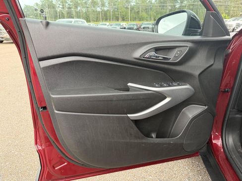 Used 2025 Chevrolet Trax RS w/ Sunroof Package FWD image 15
