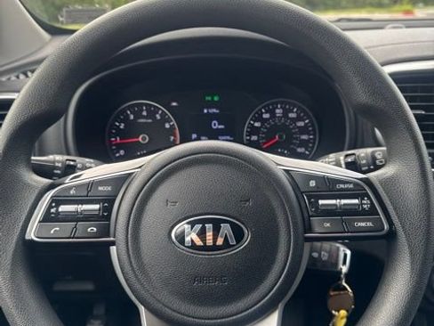 Used 2020 Kia Sportage LX AWD/4WD image 16
