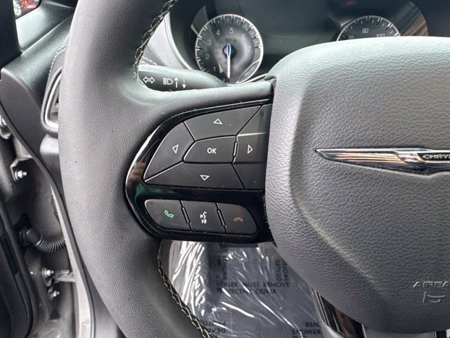 Used 2025 Chrysler Pacifica Limited FWD image 20