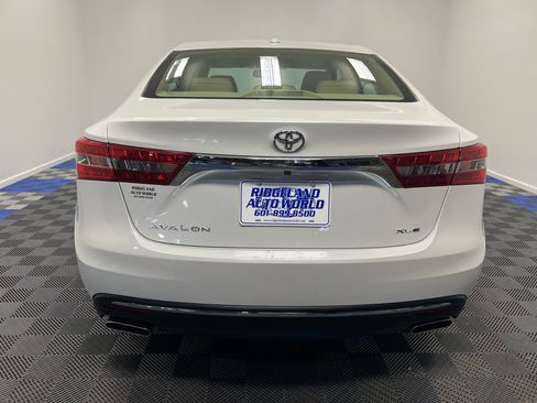 Used 2017 Toyota Avalon XLE Premium image 11